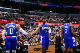 定下了基调 定下了基调