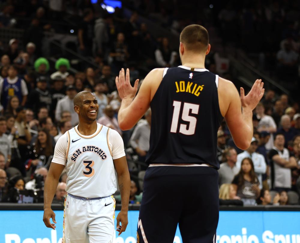 赛场上坚韧 赛场上坚韧